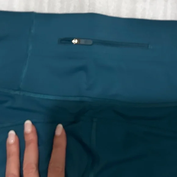 Like NEW - Lululemon High Rise Leggings - Picture 8 of 14